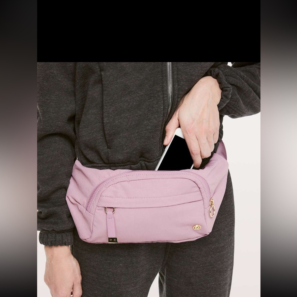 Lululemon On The Beat Belt Bag
Antoinette